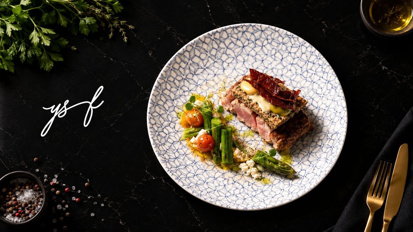 Thon mi-cuit en croûte d'herbes